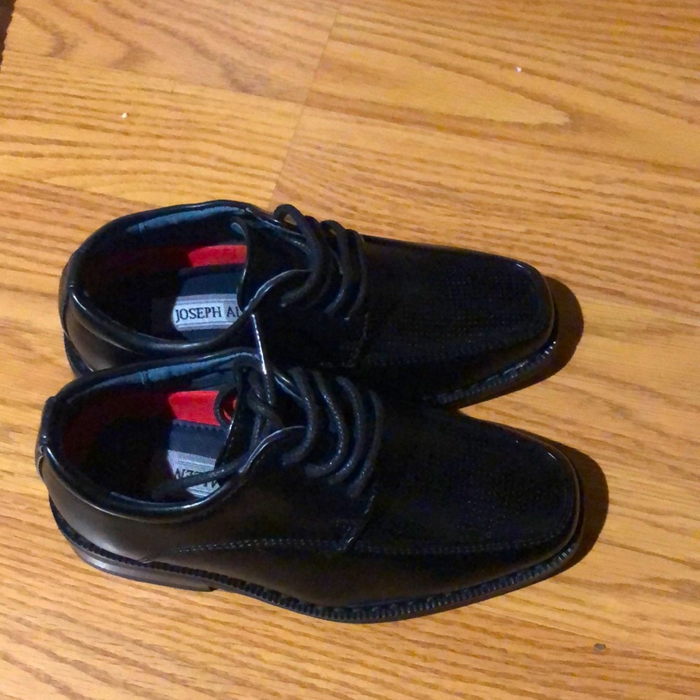 Toddlers dress shoes size 5